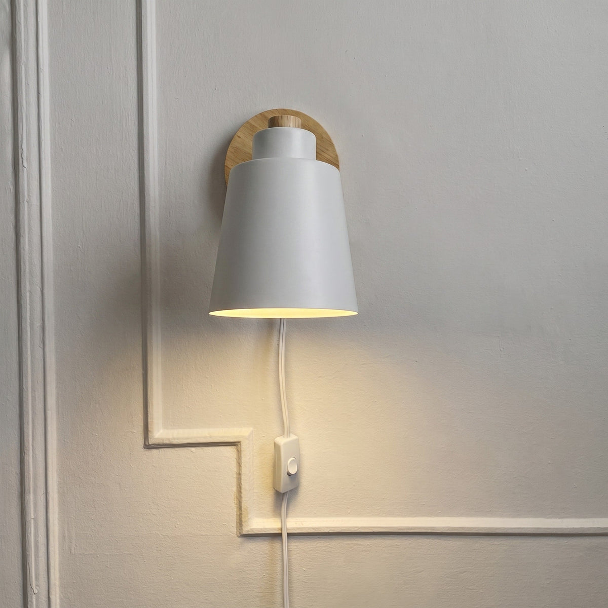 Adjustable Wooden Wall Light with Rotating Metal Shade - Wall Light Fixtures - Black - Oaksoho