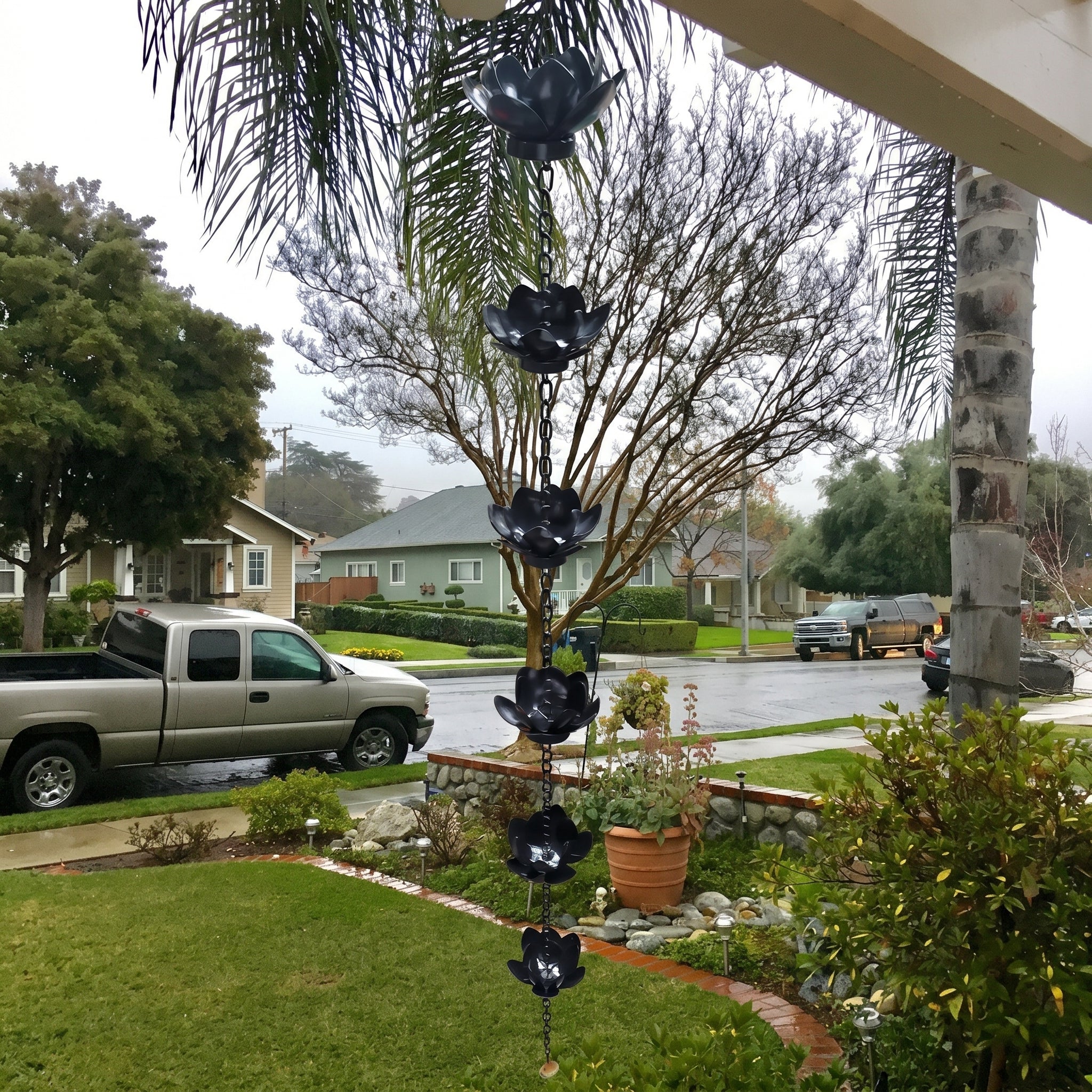 Decorative Rain Chain with Lotus Flower Cups - Rain Chain - Black - Oaksoho