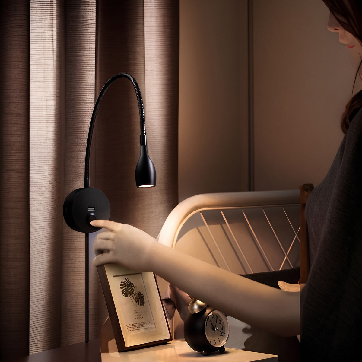Gooseneck LED Wall Light with USB Charging Port - Wall Light Fixtures - Warm Light - Oak Soho