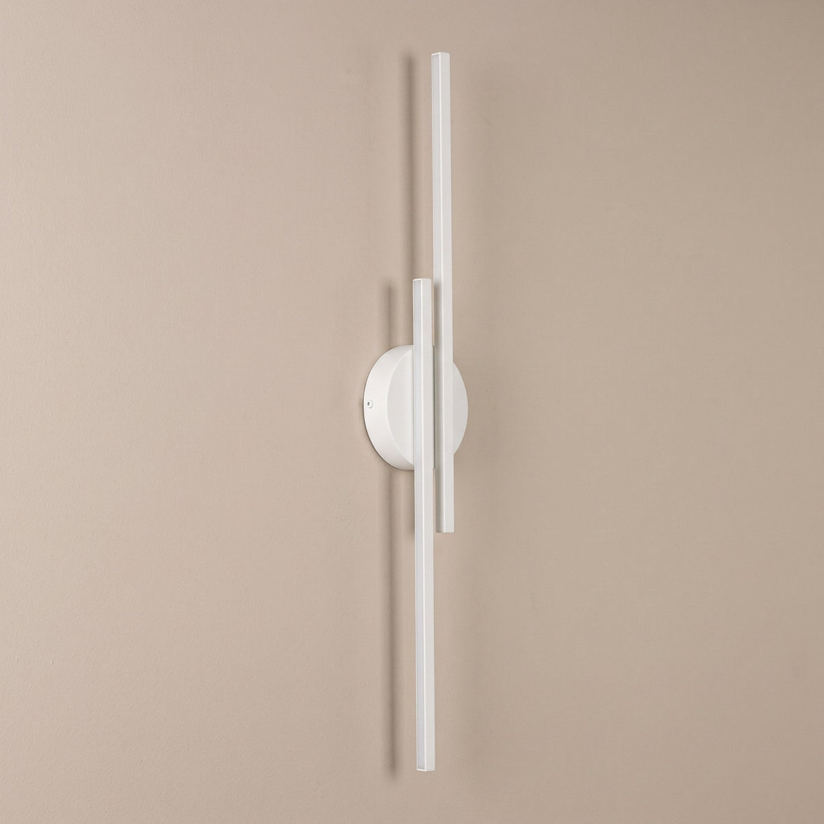 Linear Metal Wall Sconce with Dual Adjustable Light Beams - Wall Light Fixtures - White - Oak Soho