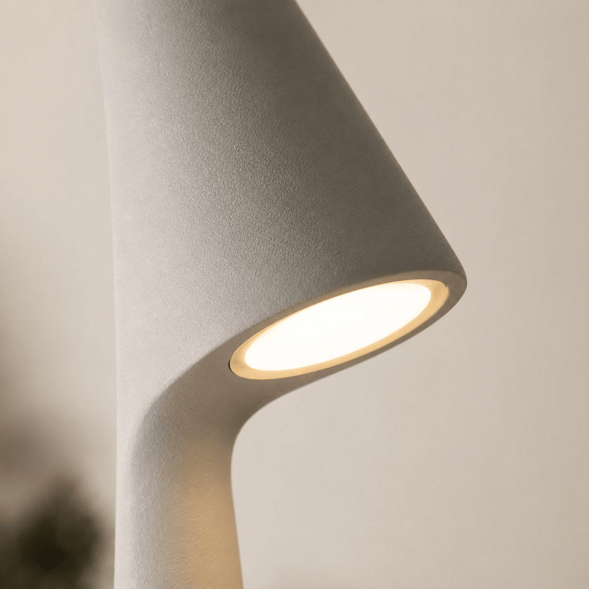 Minimalist Scandinavian Design Cordless LED Table Lamp - Table Lamps - White - Oak Soho