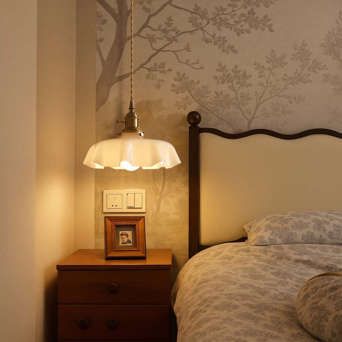 Scalloped Glass Pendant Light with Brass Fitting - Pendant Light Fixtures - Oaksoho