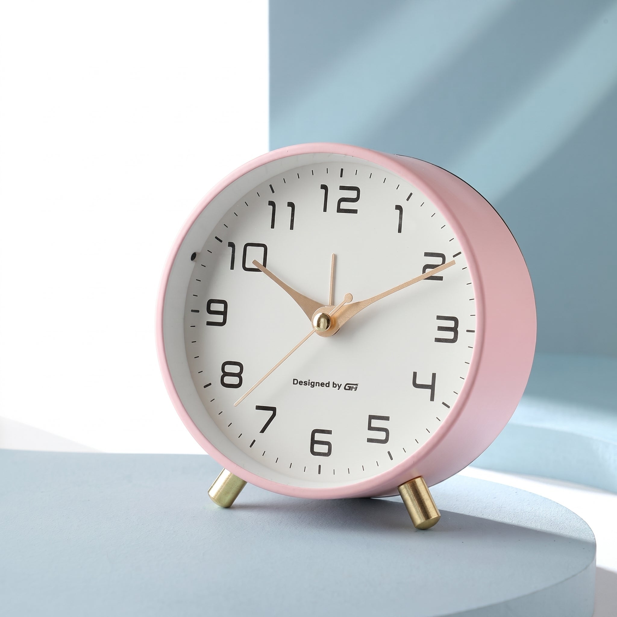 Scandinavian Round Silent Desk Clock with Brass Accents - Desk Clock - Pink - Oaksoho