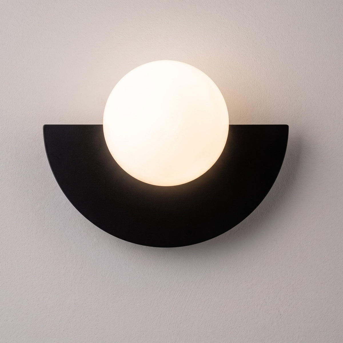 Semicircle Wall Lamp with Sphere Diffuser for Modern Interiors - Wall Light Fixtures - Black - Oaksoho