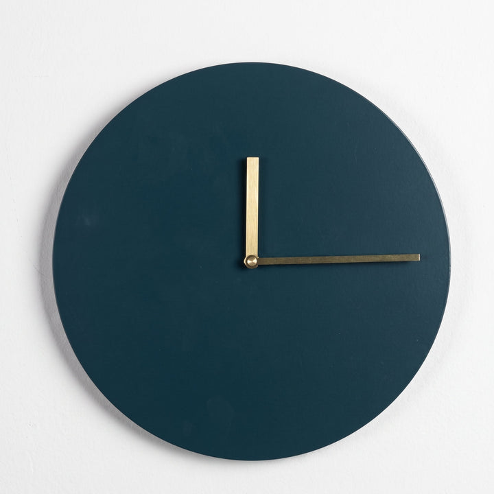 Minimalist Round Wall Clock without Numbers