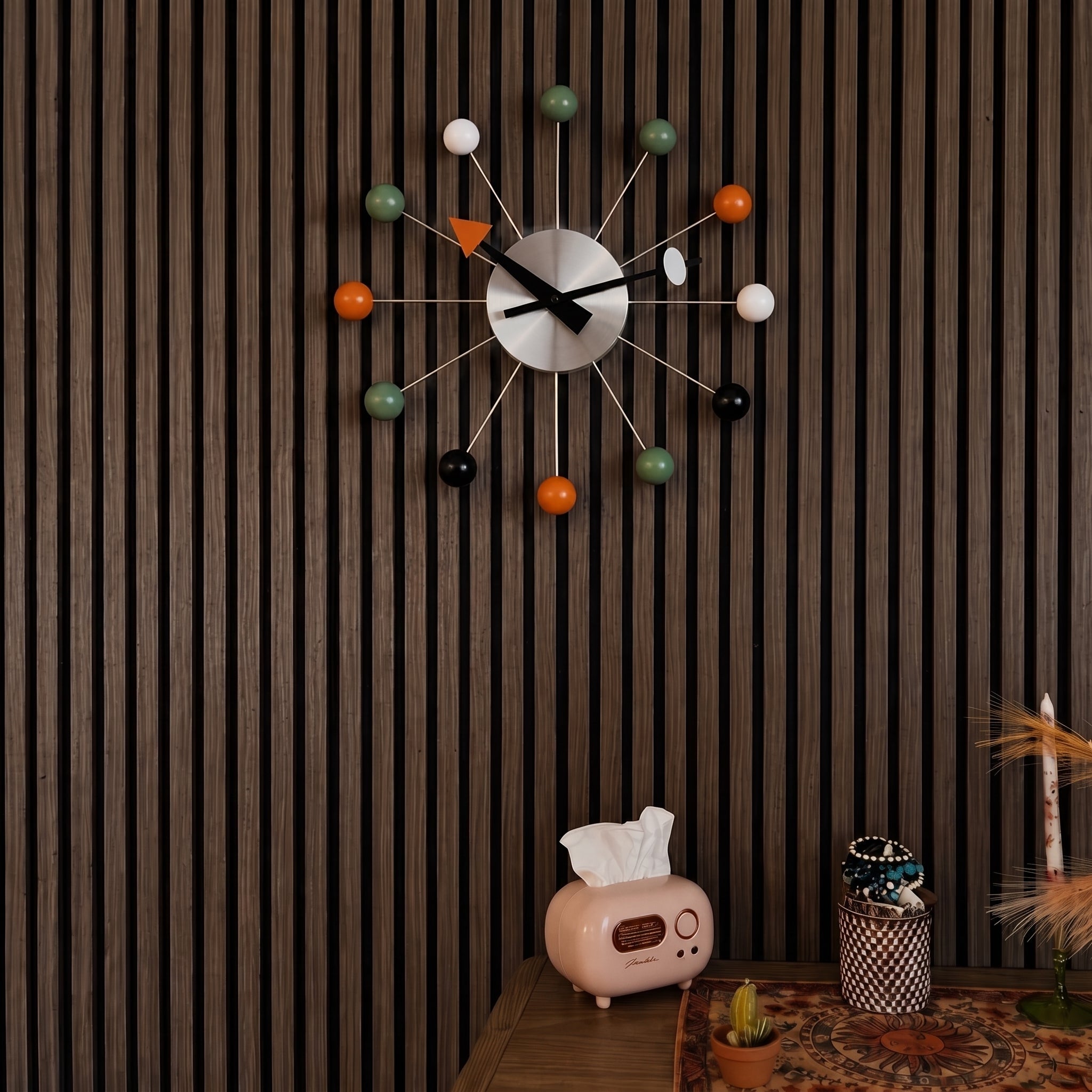 Decorative retro ball wall clock in a spherical design - Wall Clock - Multicoloured - Oaksoho