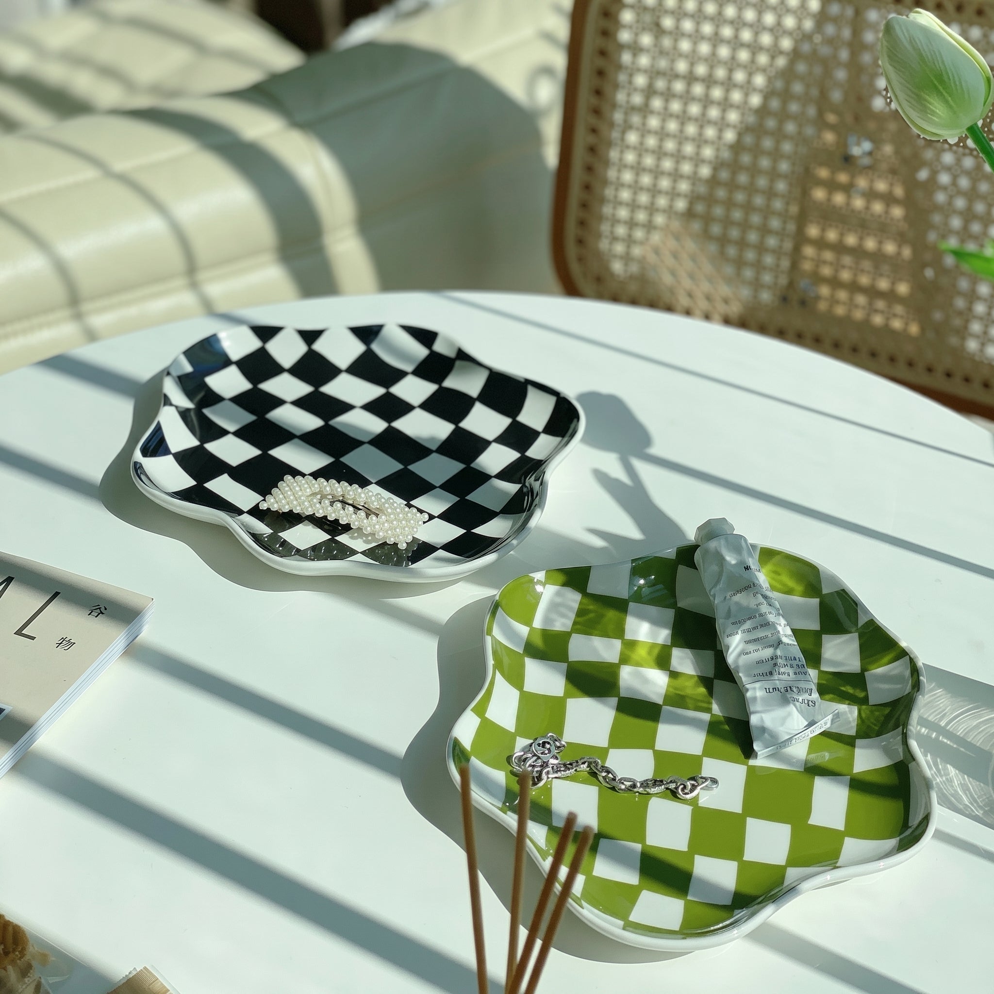 Decorative Tray with Checkered Pattern - Decorative Tray - Black - Oaksoho