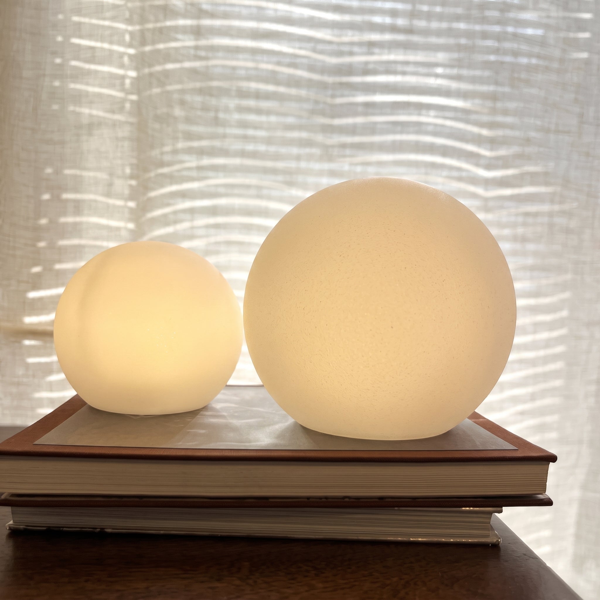 Dimmable Spherical LED Light with RGB Colour Modes - Table Lamps - 12 cm (Diameter) - Oaksoho