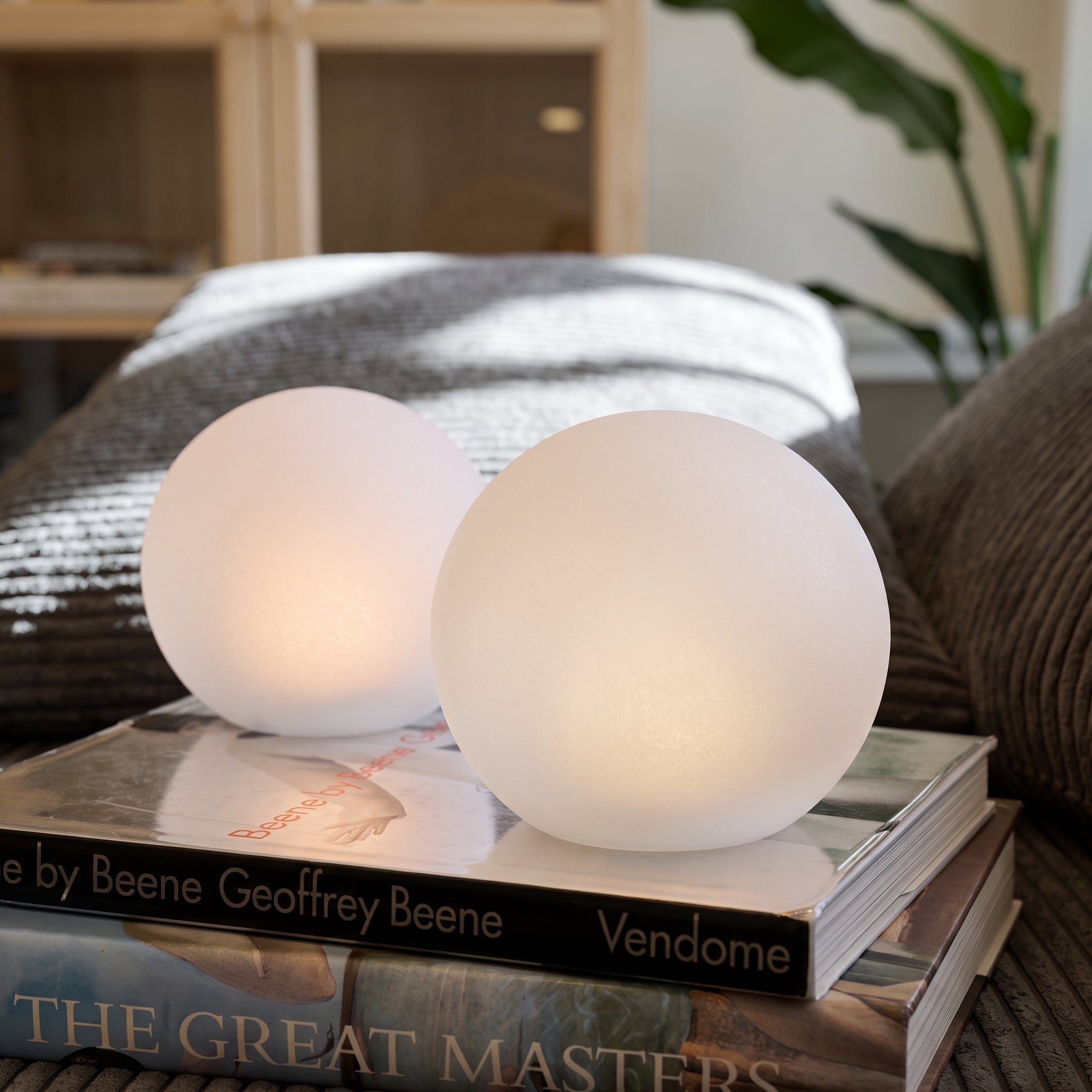 Dimmable Spherical LED Light with RGB Colour Modes - Table Lamps - 12 cm (Diameter) - Oaksoho