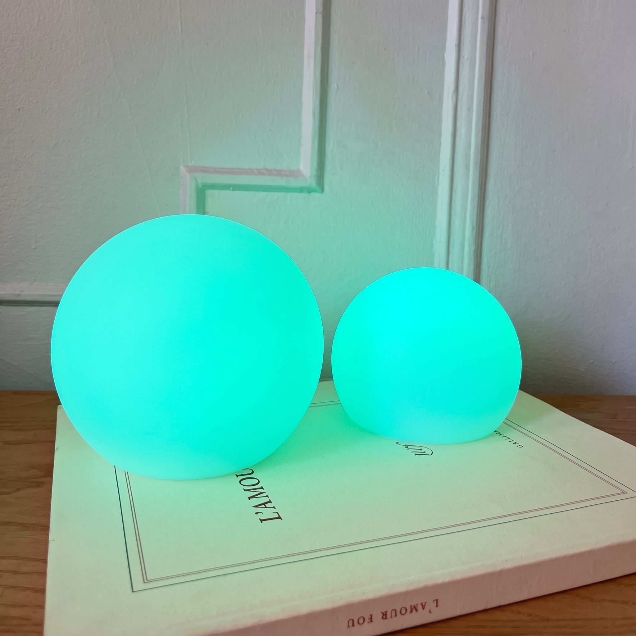 Dimmable Spherical LED Light with RGB Colour Modes - Table Lamps - 12 cm (Diameter) - Oaksoho