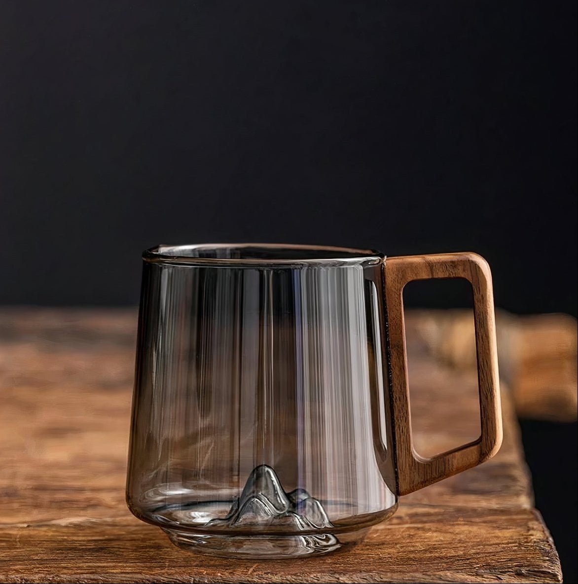 Elegant slanted coffee cups made of smoky glass with walnut wood handle - Mug - Smoked glass / Wooden handle - Oaksoho