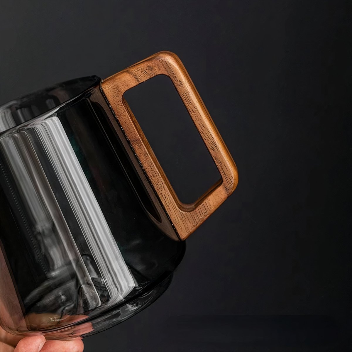 Elegant slanted coffee cups made of smoky glass with walnut wood handle - Mug - Smoked glass / Wooden handle - Oaksoho