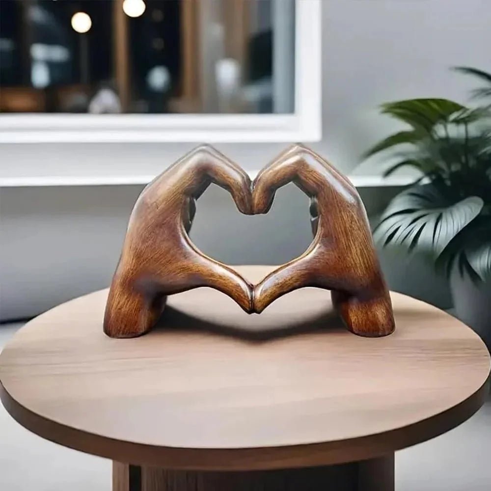 Heart Decorative Figure in Hand Shape for Modern Living Spaces - Figuren - Oaksoho
