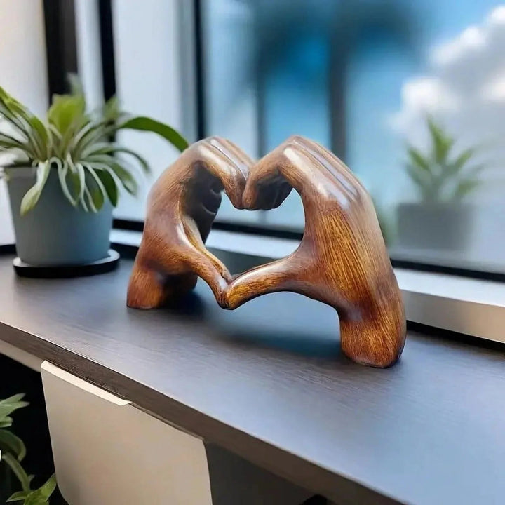 Heart Decorative Figure in Hand Shape for Modern Living Spaces - Figuren - Oaksoho