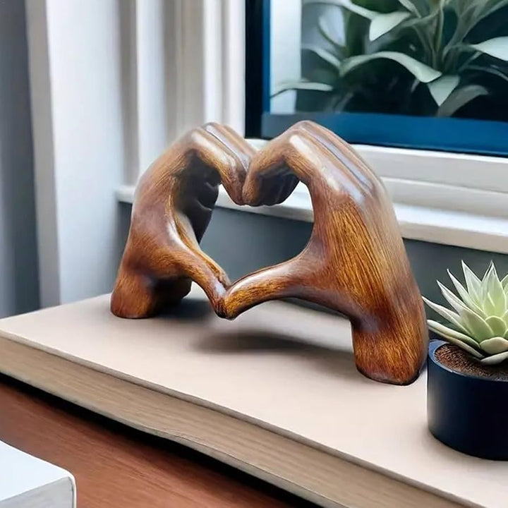 Heart Decorative Figure in Hand Shape for Modern Living Spaces - Figuren - Oaksoho
