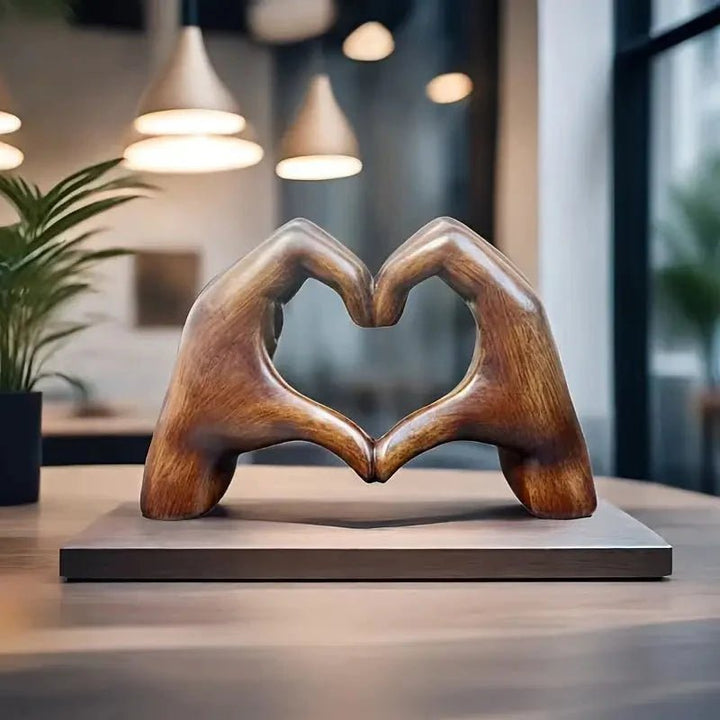Heart Decorative Figure in Hand Shape for Modern Living Spaces - Figuren - Oaksoho
