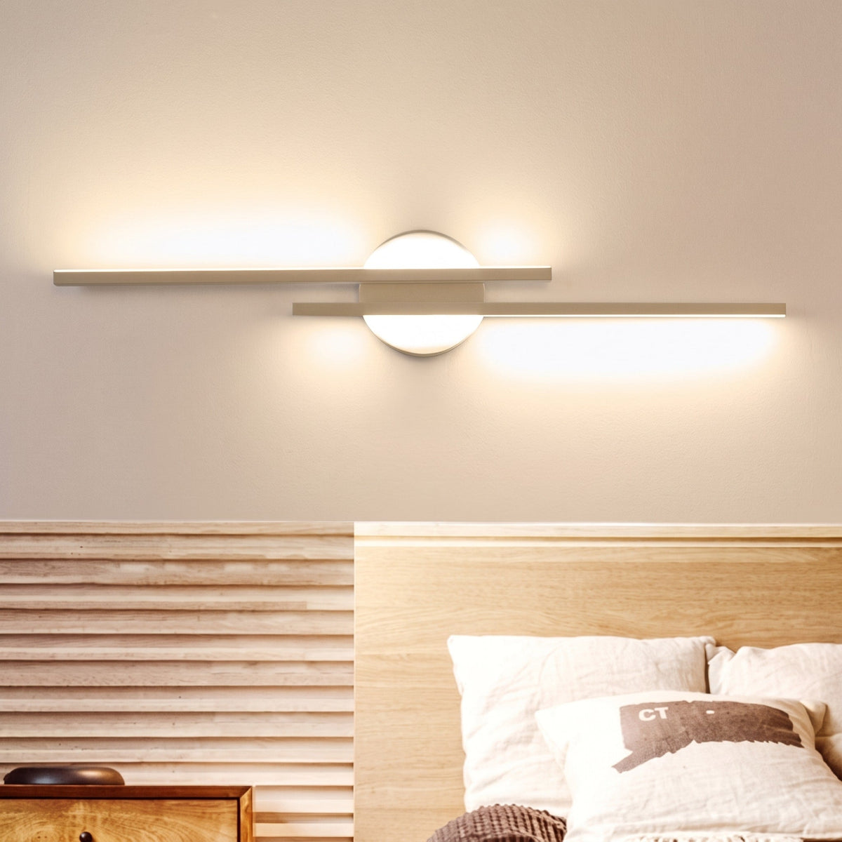 Linear Metal Wall Sconce with Dual Adjustable Light Beams - Wall Light Fixtures - Black - Oak Soho
