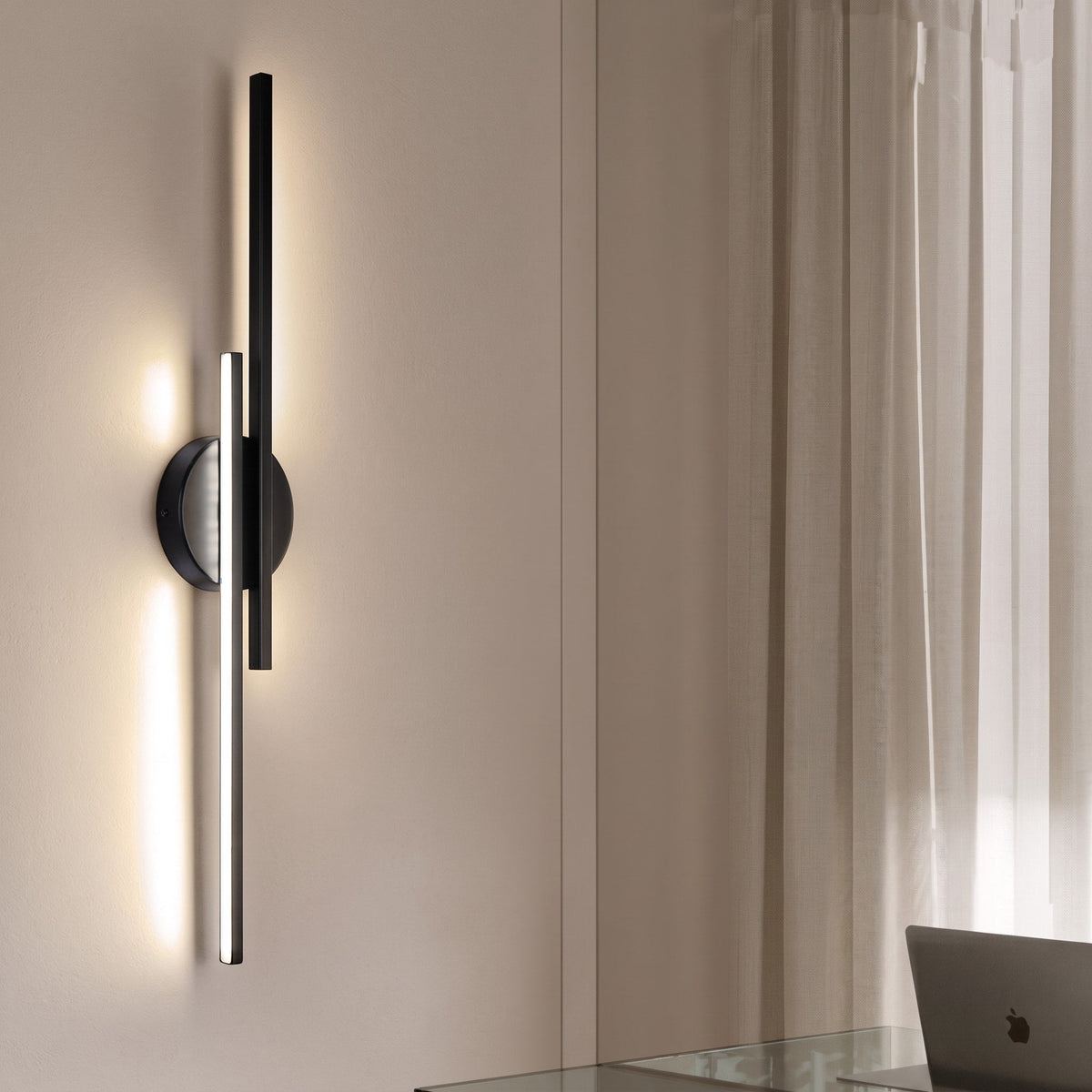 Linear Metal Wall Sconce with Dual Adjustable Light Beams - Wall Light Fixtures - Black - Oak Soho