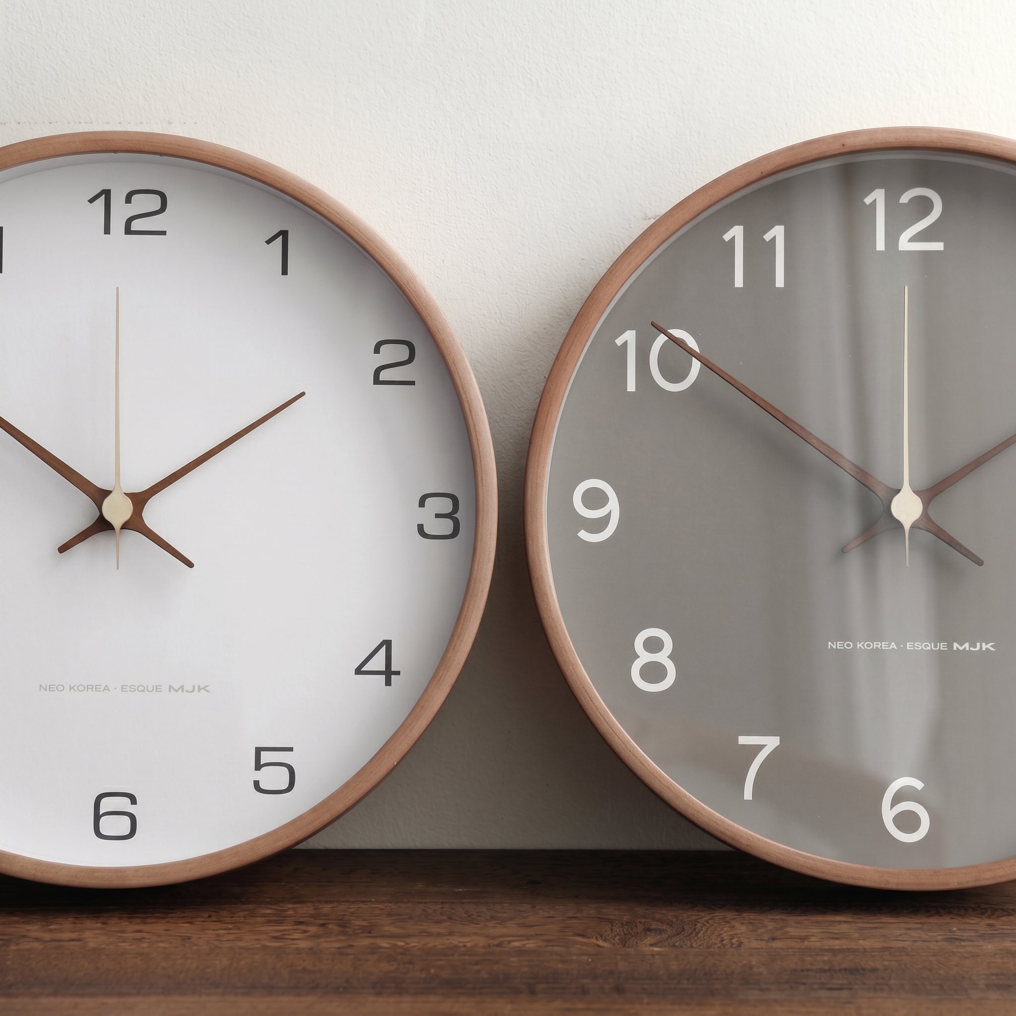Minimalistic Wall Clock with Wooden Frame in Nordic Style - Wall Clock - Taupe - Oaksoho