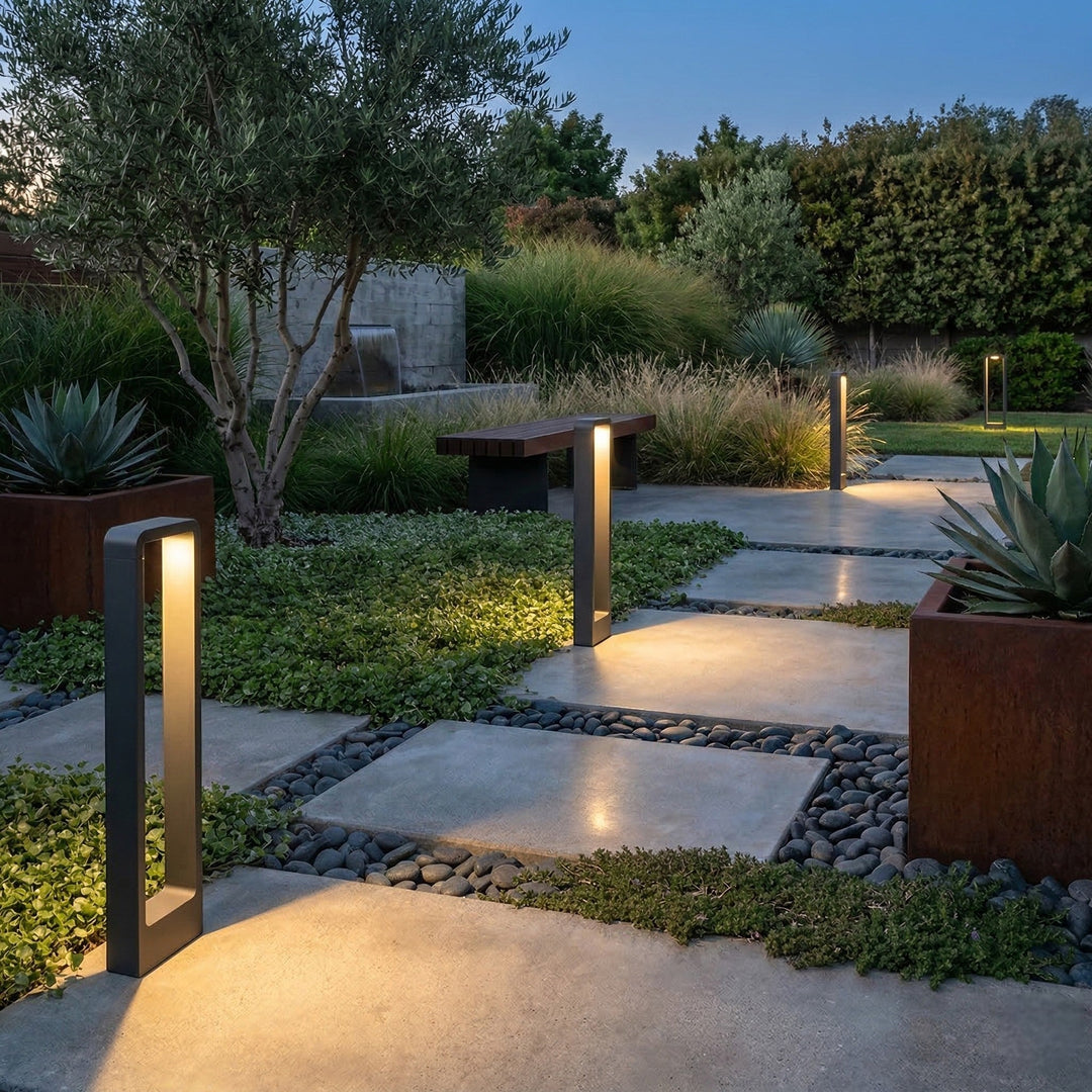 Modern LED Path Light for Garden and Pathways - LED Decorative Lights - Black housing - Oaksoho