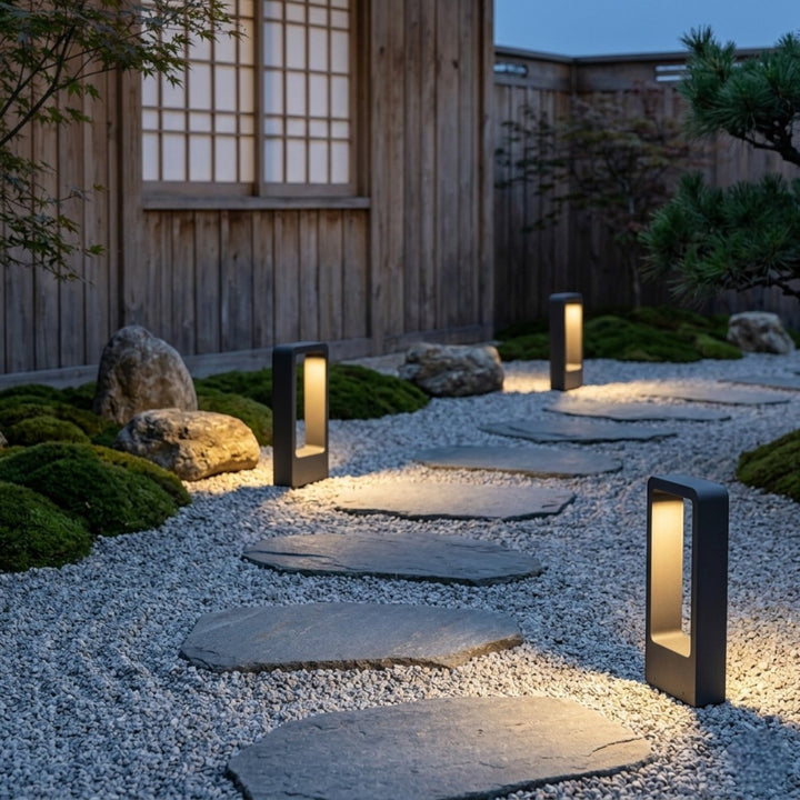 Modern LED Path Light for Garden and Pathways - LED Decorative Lights - Black housing - Oaksoho