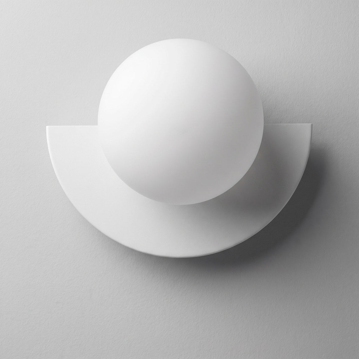 Modern Sphere Wall Light with Semicircle Base Design - Wall Light Fixtures - White - Oaksoho