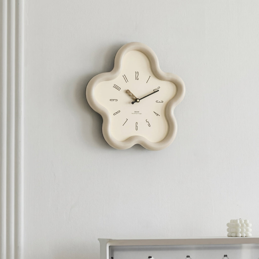 Modern Wall Clock in Flower Shape - Wall Clock - White - Oaksoho