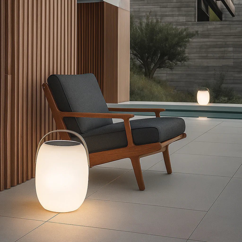 Portable Solar - Powered Lantern - LED Decorative Lights - 18x18x27 cm - Oaksoho