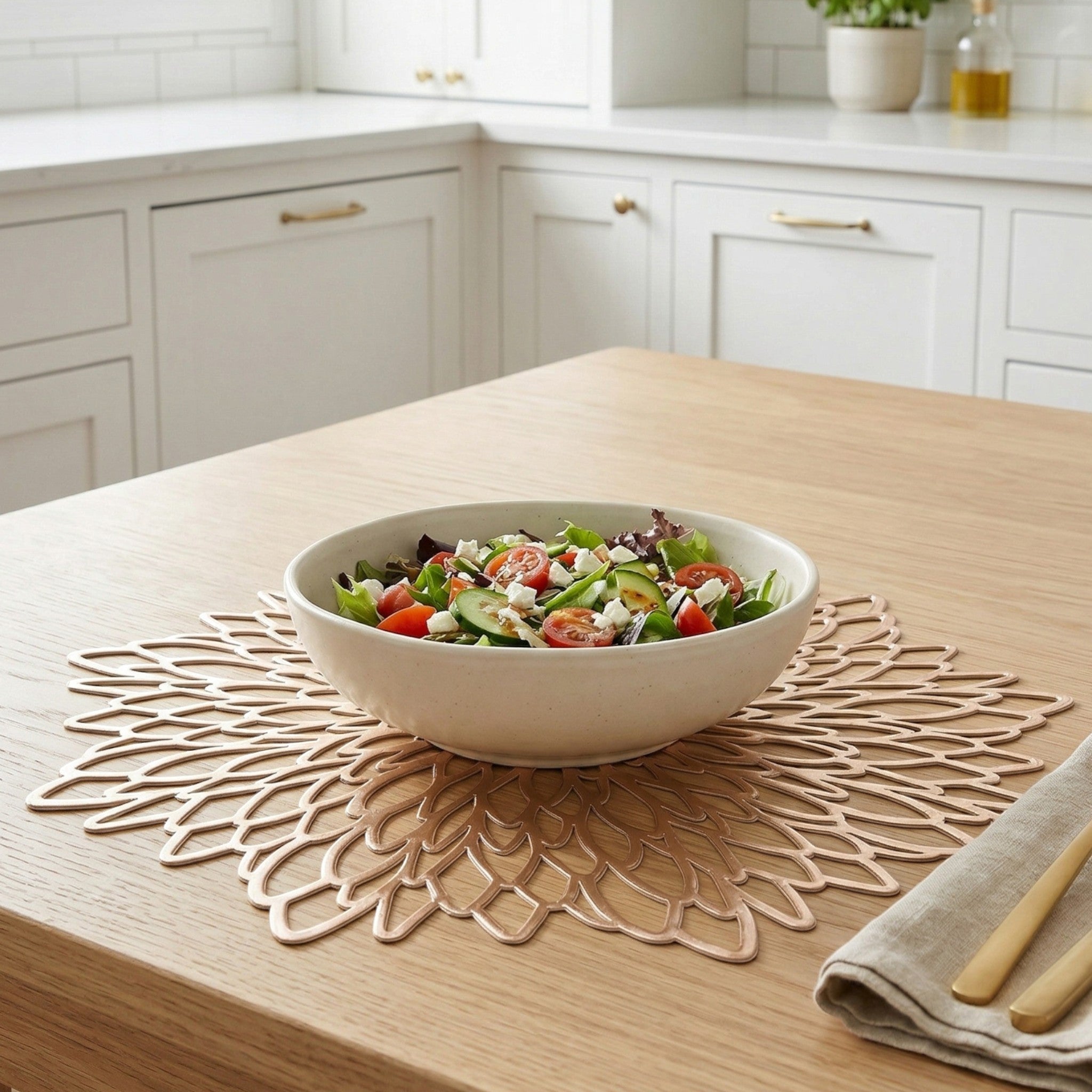 Round Placemat with Cut - Out Flower Pattern - Tischsets - Oaksoho