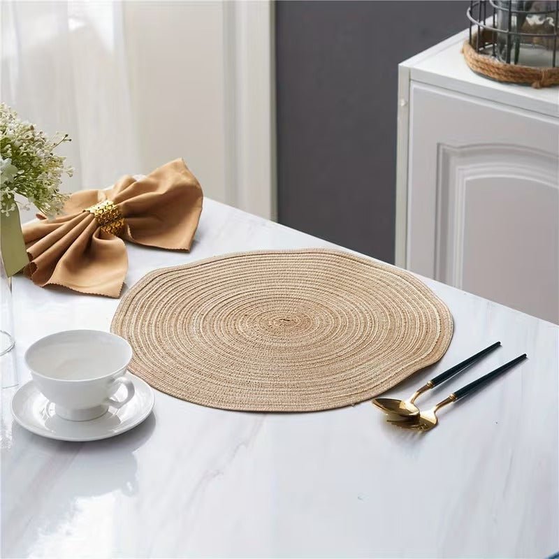 Round placemat with textured woven pattern - Placemats - Coffee - Oaksoho