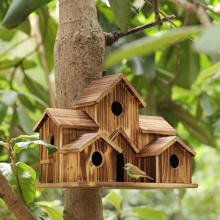 Rustic Birdhouse with Natural Design for Outdoor Use - Figuren - Oaksoho