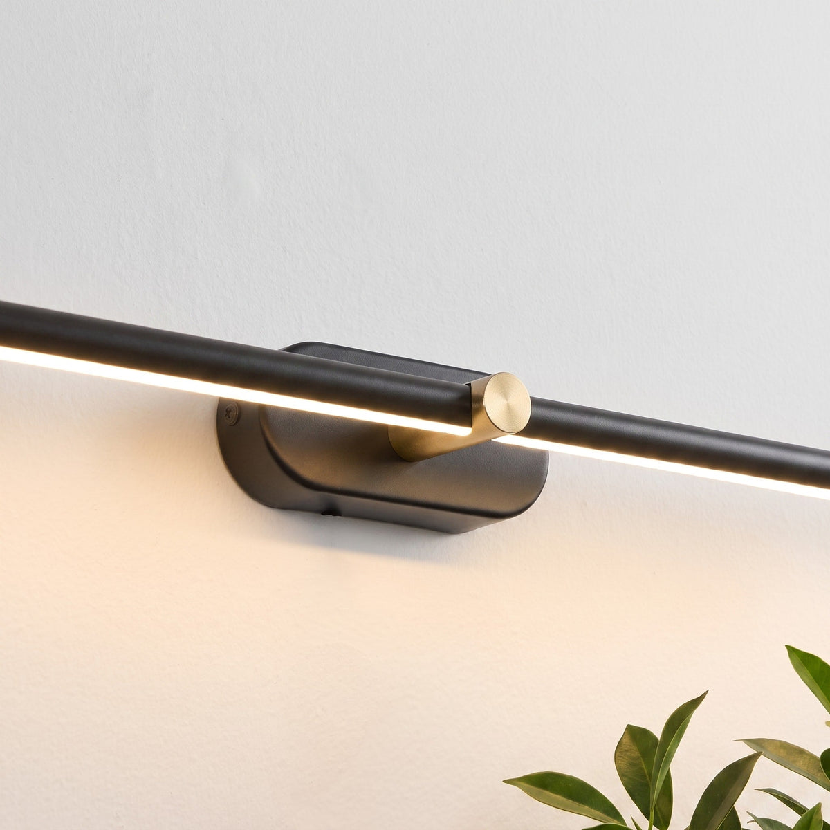 Slim Linear LED Wall Light for Bathroom Mirrors - Wall Light Fixtures - Black - Oaksoho