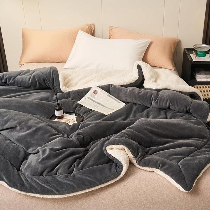 Warm and Soft Reversible Blanket - Blanket - Black - Oaksoho